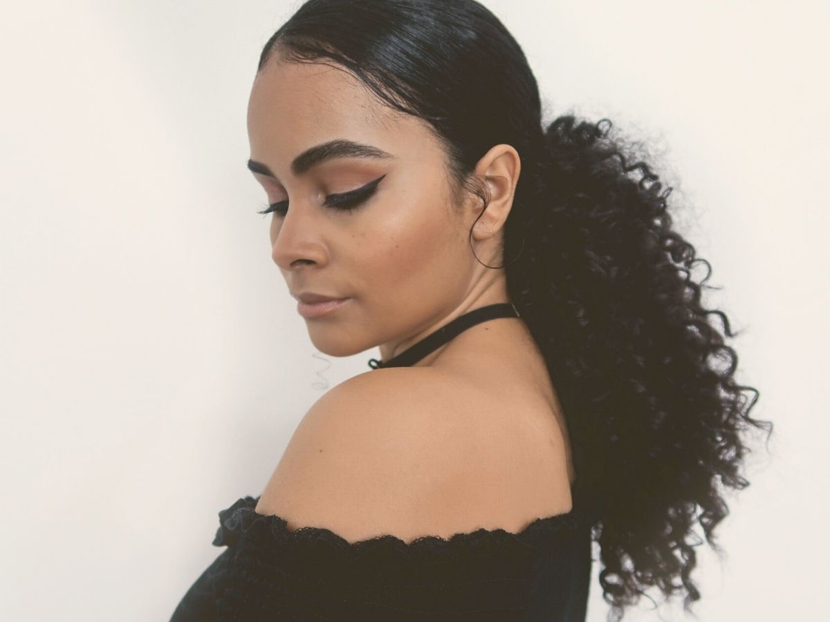 penteado-para-cabelos-cacheados-final-de-ano