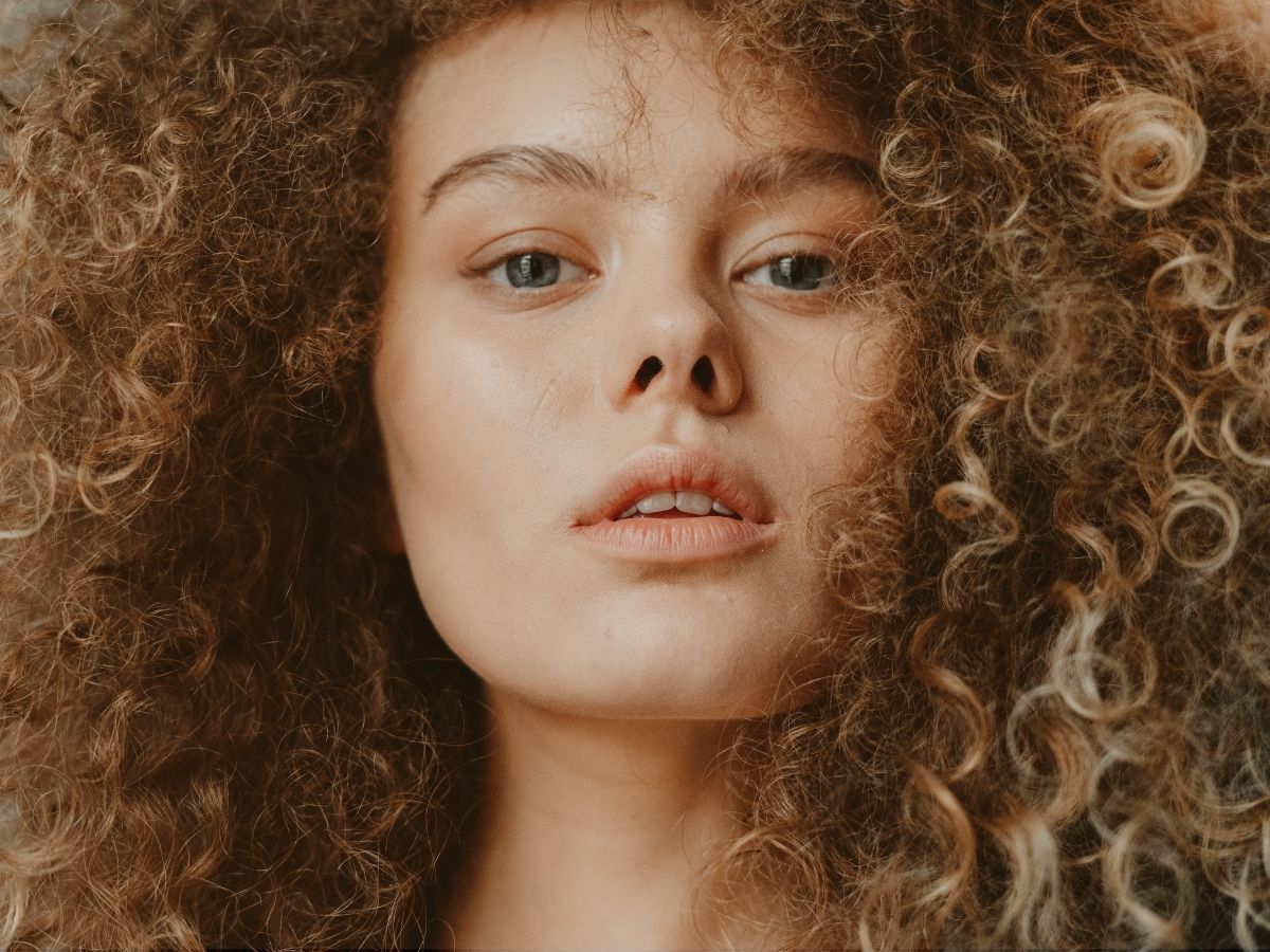 babosa-no-cabelo-hidratacao-de-babosa-recupera-cabelos-cacheados-ressecados