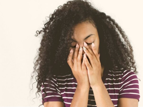 Cabelo cacheado: 5 fatos sobre “nós de fada” que você não sabia