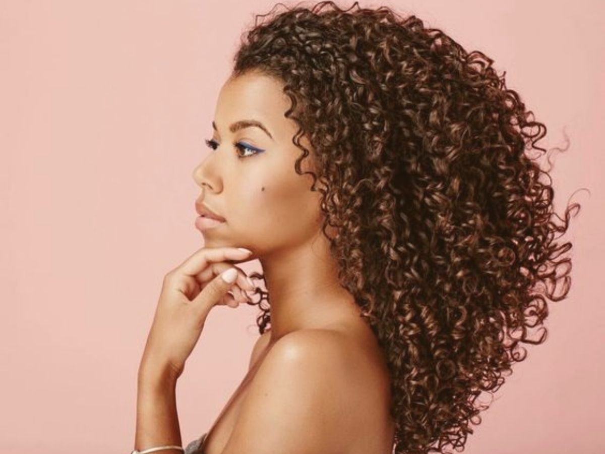 cachos-sem-definicao-voce-pode-estar-precisando-de-hidratacao