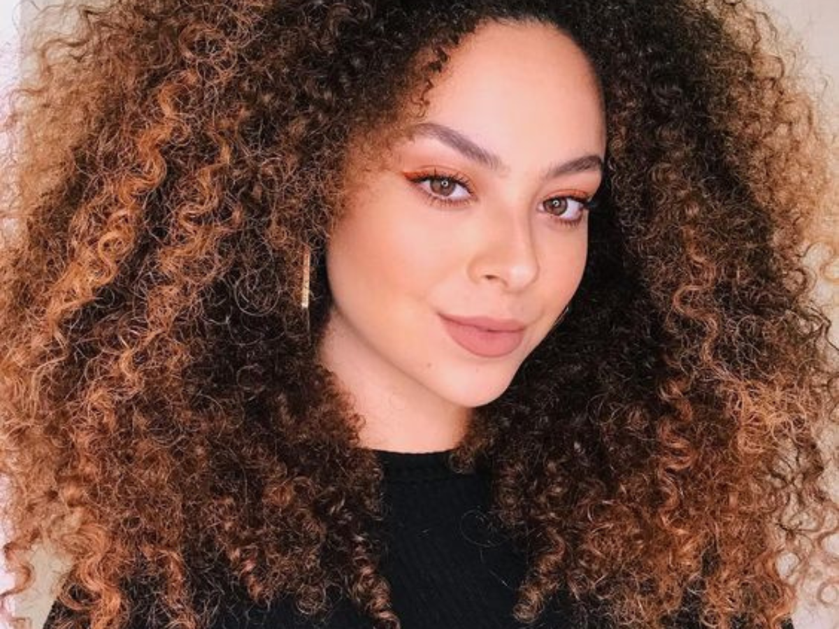 shampoo e condicionador ideais para cabelos cacheados ressecados.